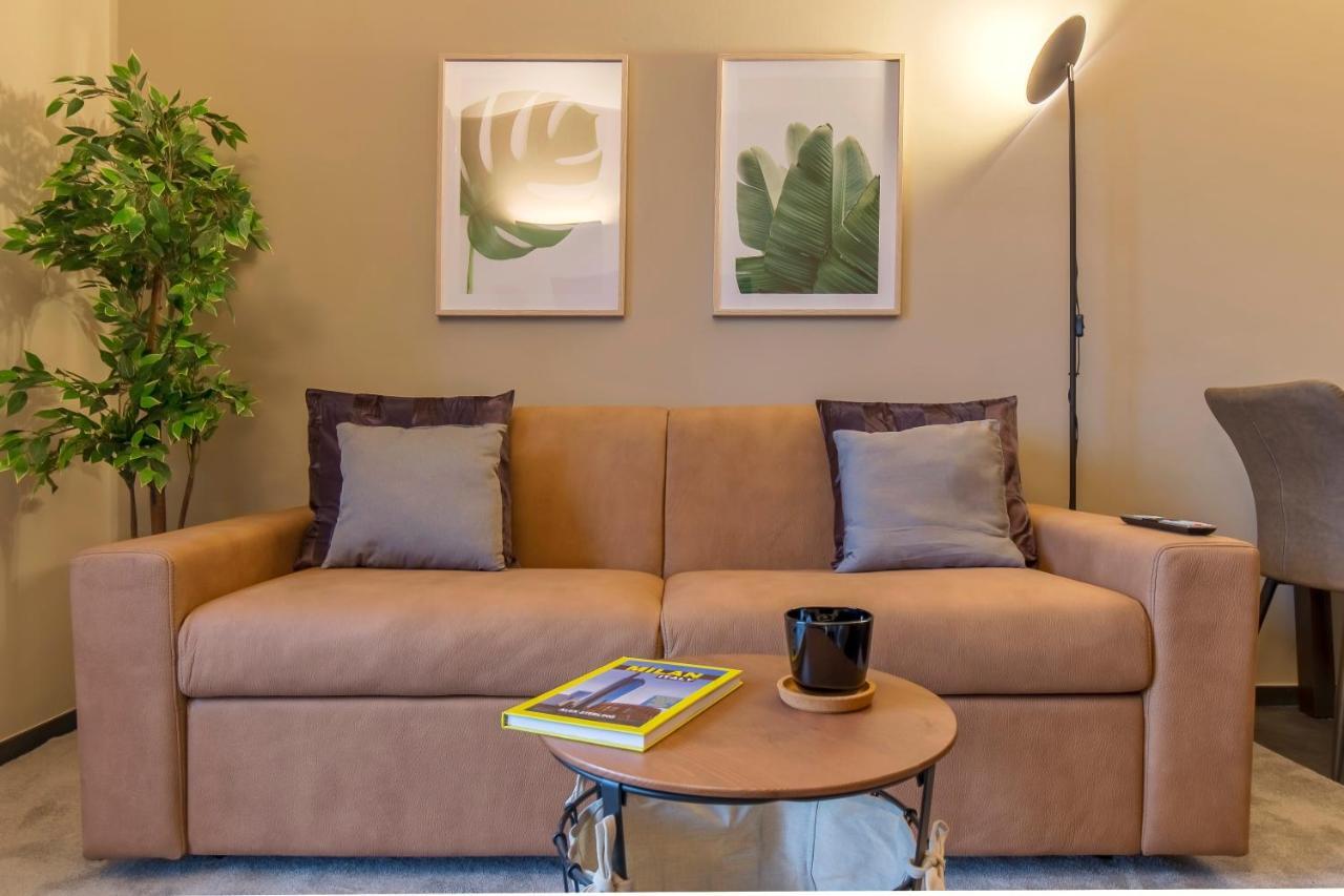 Modern & Bright 2 Bedroom Flat 50M From M4 Stop, Milan